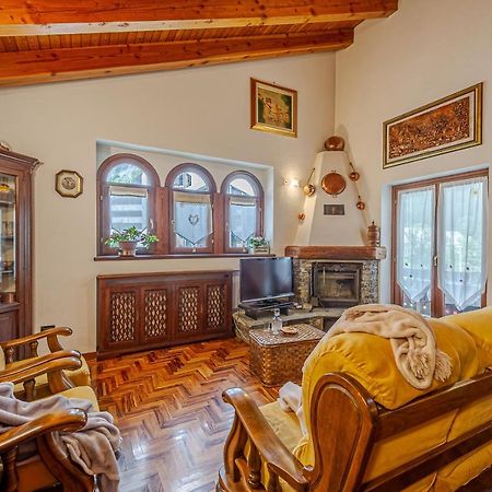 クールマイユールCasa Beatrice - Wifi, Parcheggio E Vista Montagna - Cour 0231アパートメント エクステリア 写真
