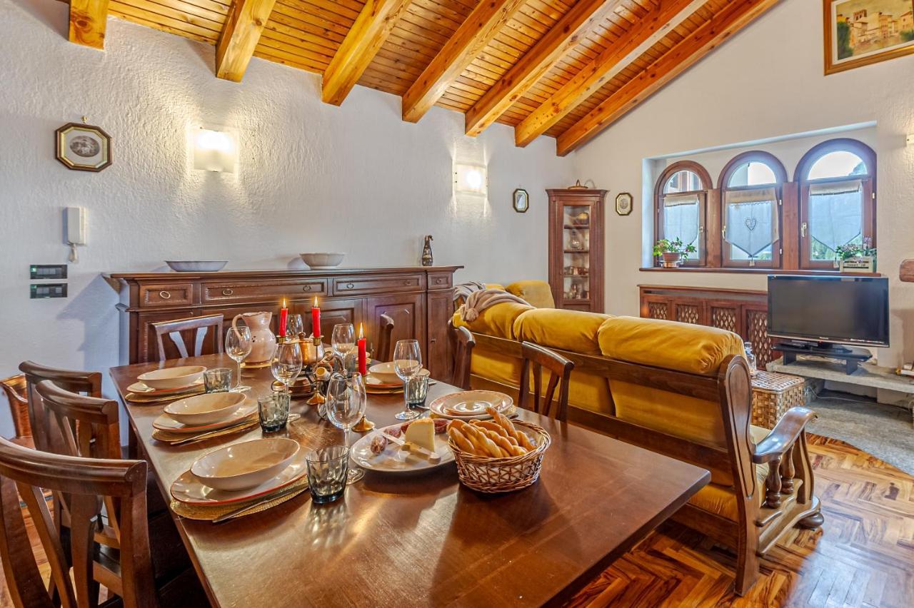 クールマイユールCasa Beatrice - Wifi, Parcheggio E Vista Montagna - Cour 0231アパートメント エクステリア 写真