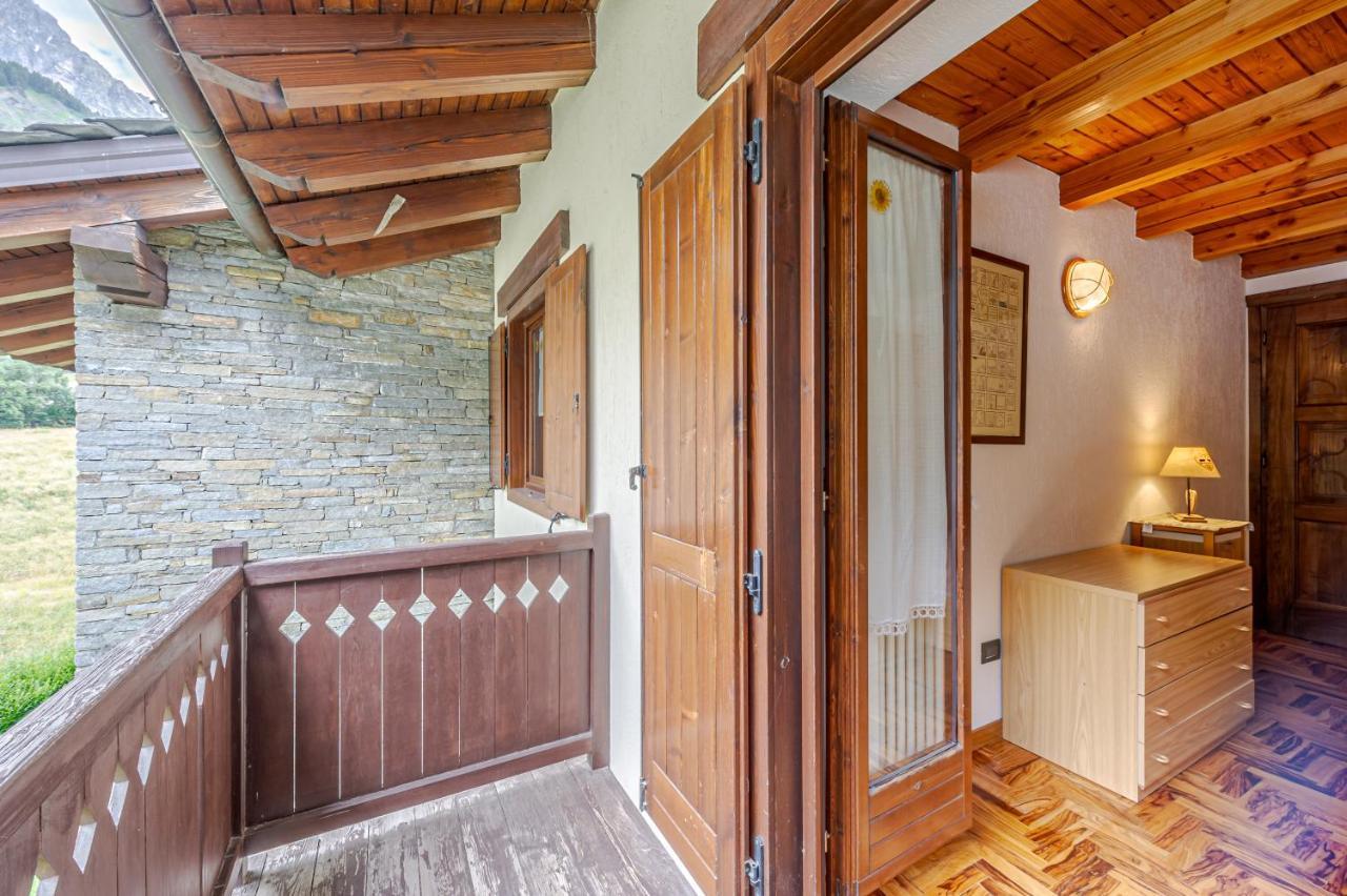 クールマイユールCasa Beatrice - Wifi, Parcheggio E Vista Montagna - Cour 0231アパートメント エクステリア 写真