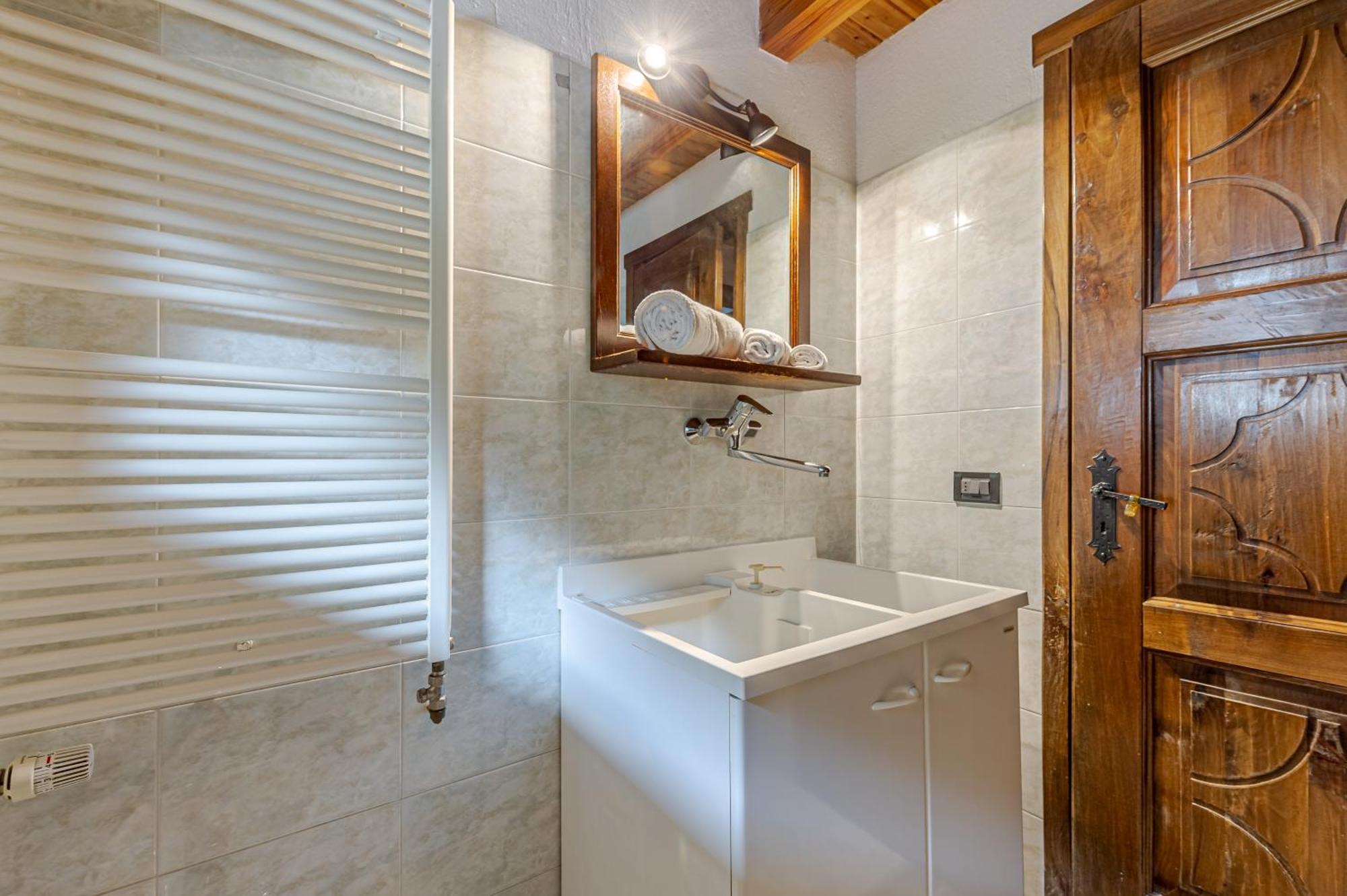 クールマイユールCasa Beatrice - Wifi, Parcheggio E Vista Montagna - Cour 0231アパートメント エクステリア 写真