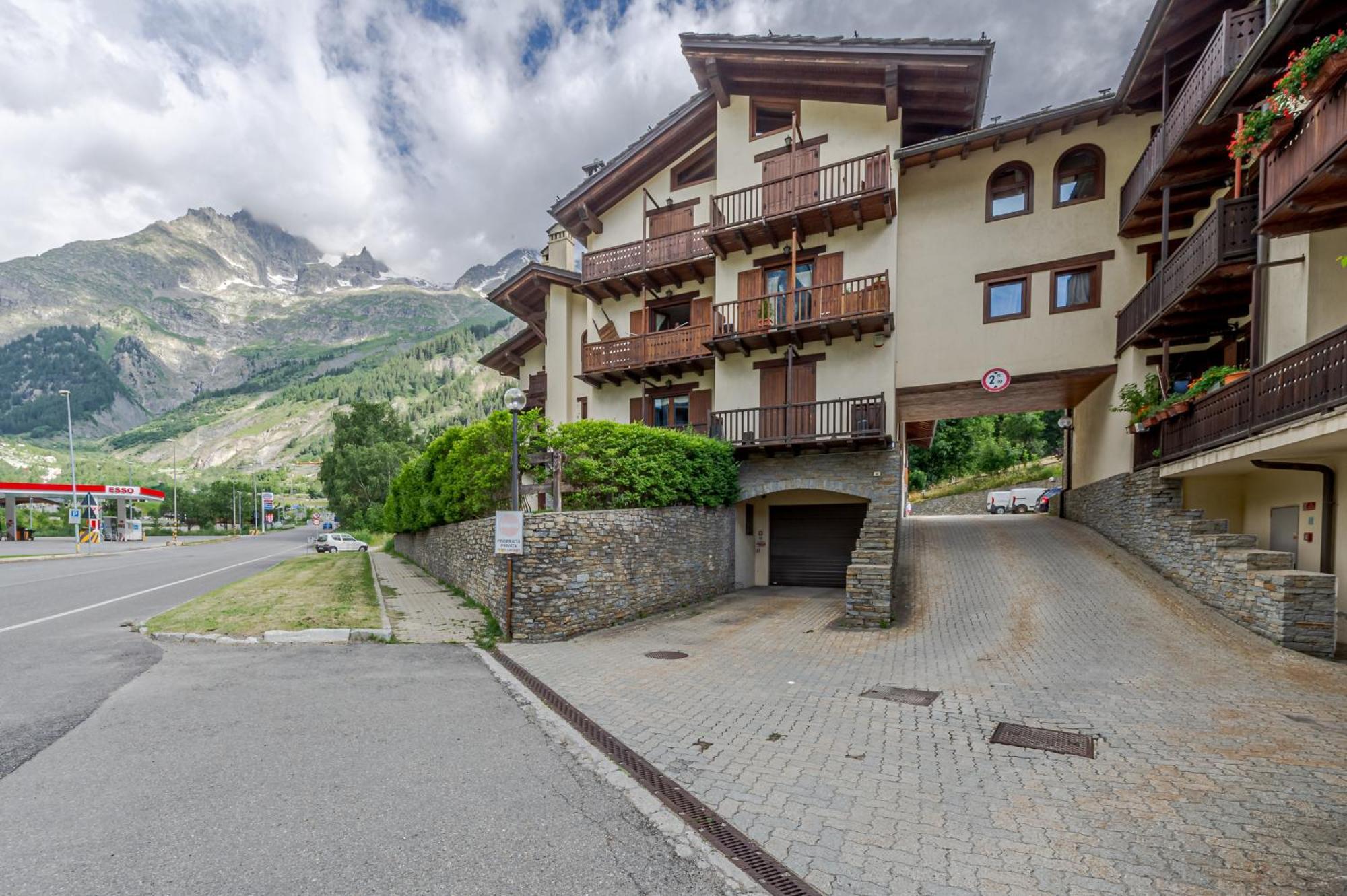 クールマイユールCasa Beatrice - Wifi, Parcheggio E Vista Montagna - Cour 0231アパートメント エクステリア 写真