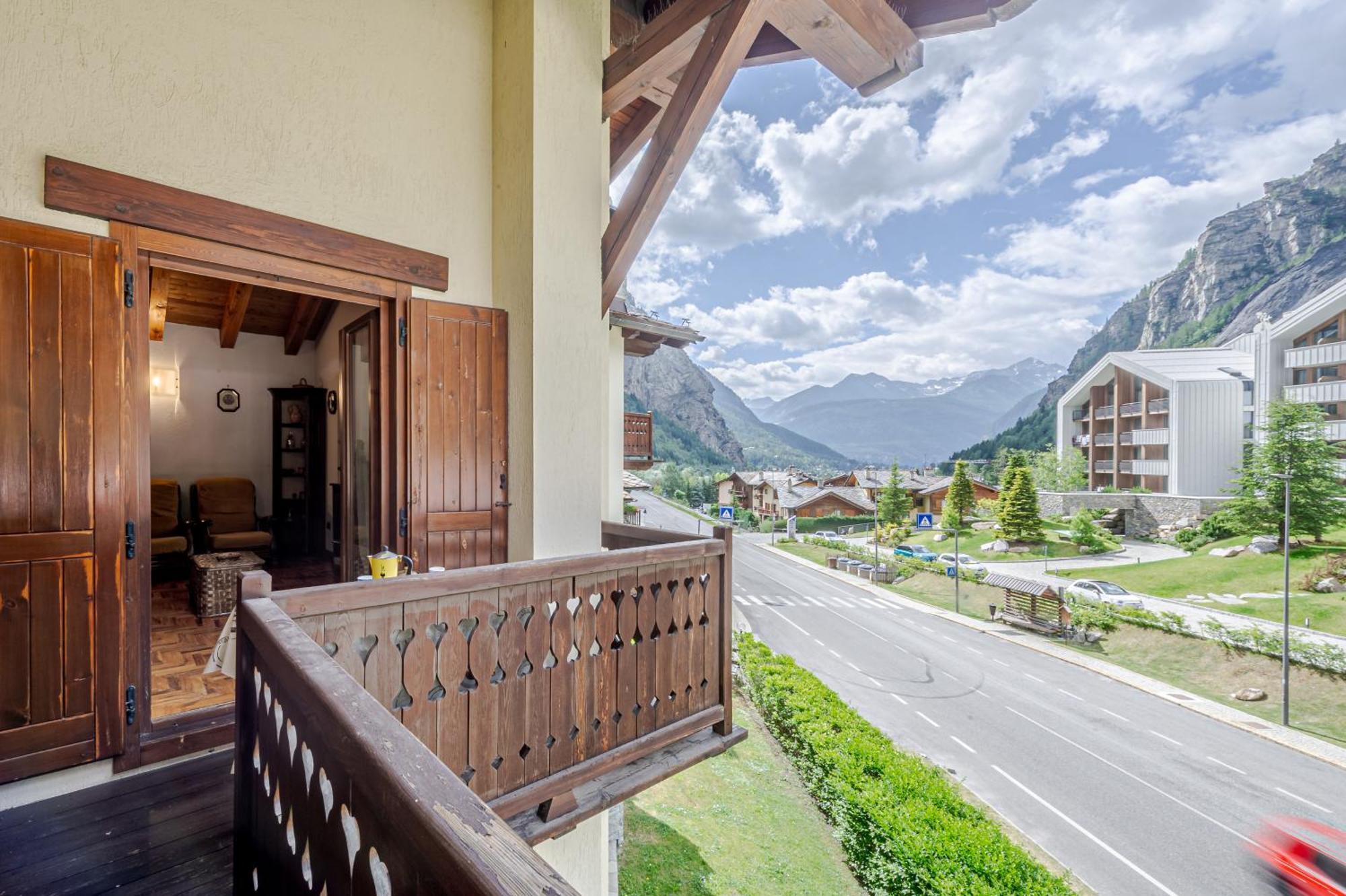 クールマイユールCasa Beatrice - Wifi, Parcheggio E Vista Montagna - Cour 0231アパートメント エクステリア 写真