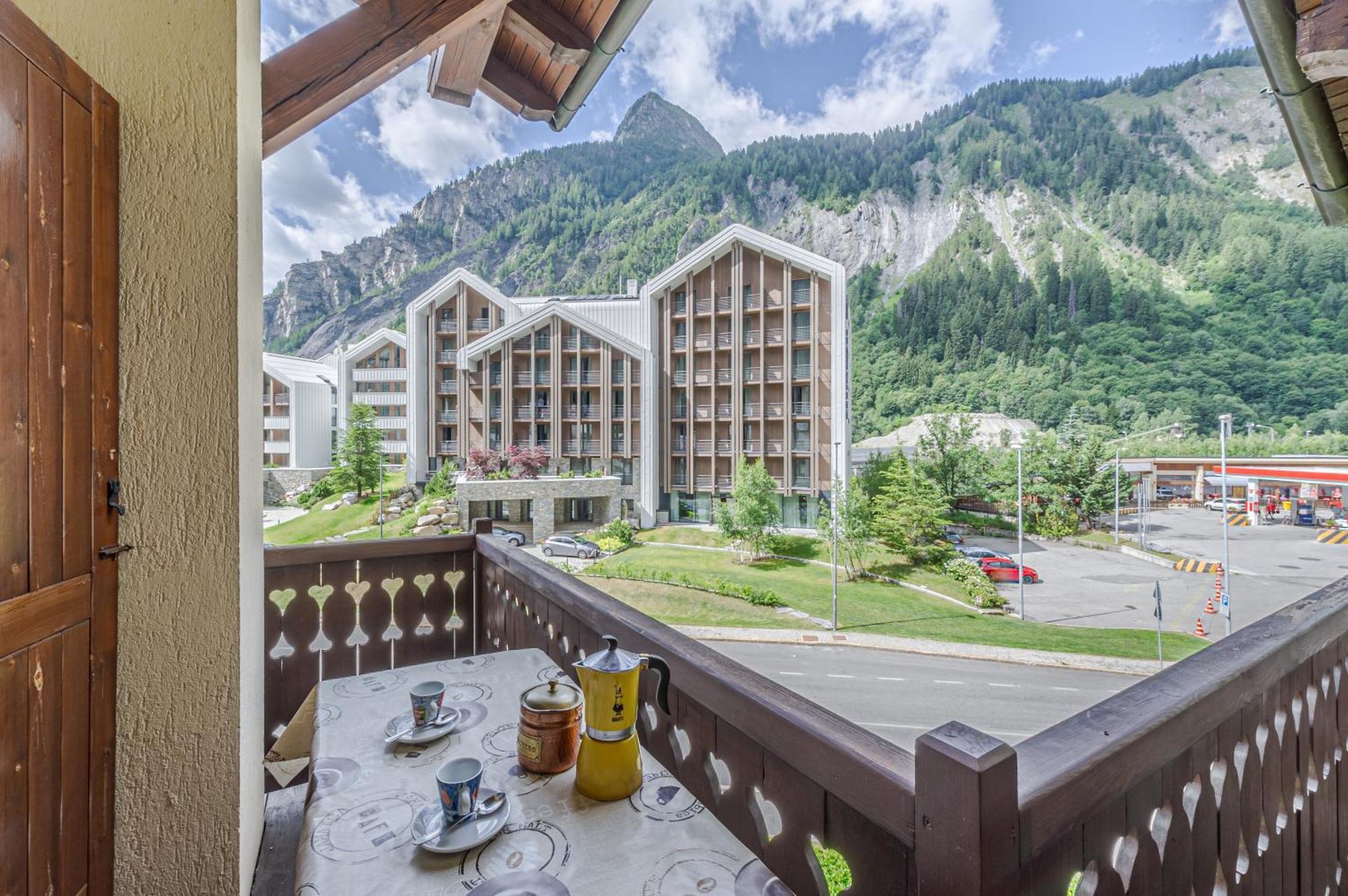 クールマイユールCasa Beatrice - Wifi, Parcheggio E Vista Montagna - Cour 0231アパートメント エクステリア 写真